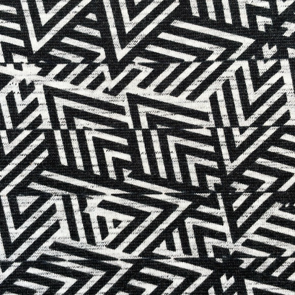 LulaRoe Geometric Printed Perfect T High Low Top-#0350 - Picture 8 of 12